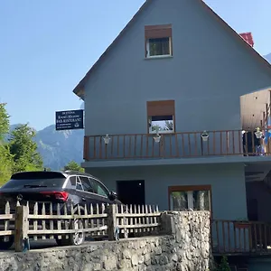  Pensjonat Kroni I Micanit Albania